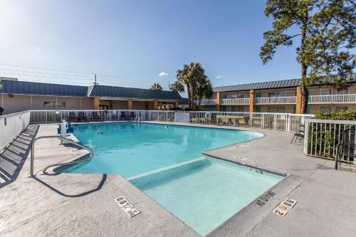 Econo Lodge Thomasville - image 35