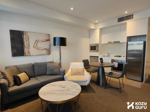 KozyGuru | Chatswood | Convenient 1 Bed Studio Apt - image 4