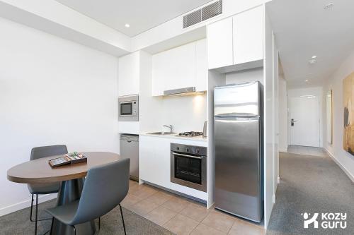 KozyGuru | Chatswood | Convenient 1 Bed Studio Apt - image 9