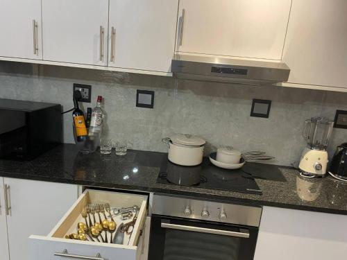 El Pantheon Guest House and Apartments - image 12