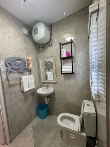 El Pantheon Guest House and Apartments - image 2