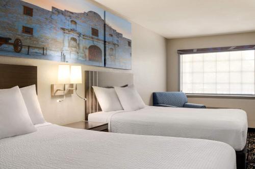 Days Inn by Wyndham San Antonio Near Fiesta Park - image 11