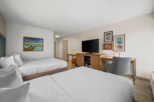 Hampton Inn Naples - I-75 - image 36