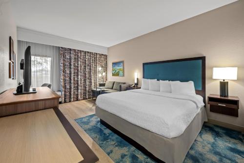 Hampton Inn Naples - I-75 - image 39