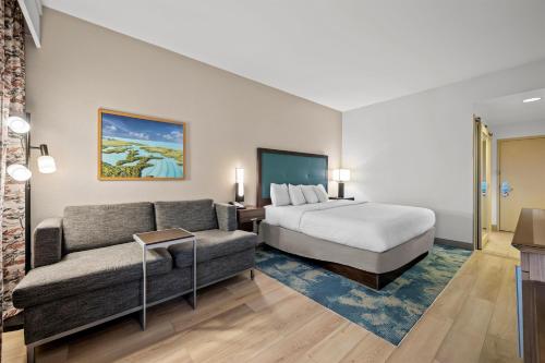 Hampton Inn Naples - I-75 - image 35