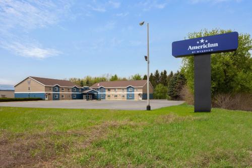 Econo Lodge - image 4