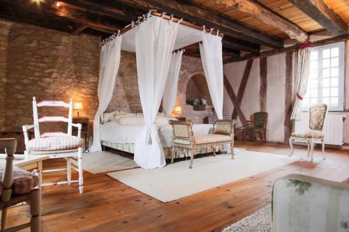 Villa La Roseraie avec accès piscine Hôtel La Roseraie gîte à louer Montignac