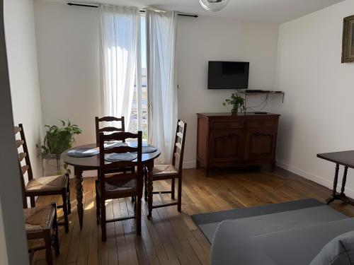 Зовнішній вигляд готелю, Beautiful 2-bedroom Apartment At La in Дрансі