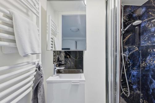 Paris Mezzanine Studio with Netflix - Le Marais - image 12