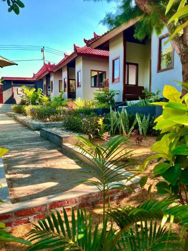 Secret Garden Surf Resort, walk to waves – khách sạn tại Tanjung Ringgit