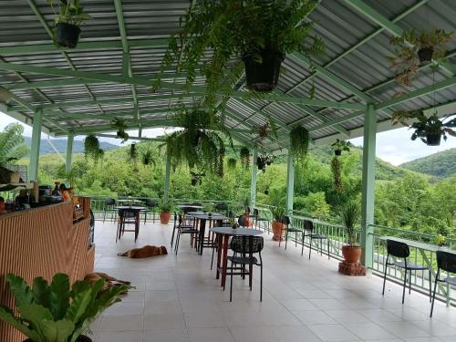 Restaurant, Half Way Villa in Kouangxi Water Fall