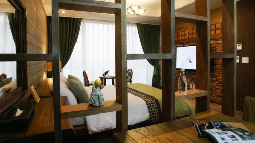 room detail thumbnail 2