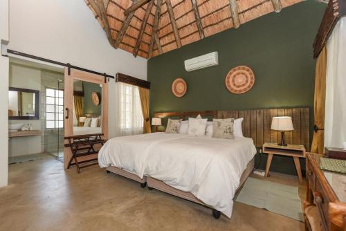 Mziki Safari Lodge in Beestekraal