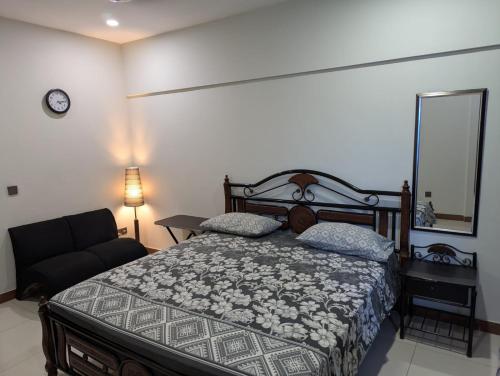 Fully furnished paying guest accommodation — other in Jinnah Avenue, Karachi Pakistan, 57743