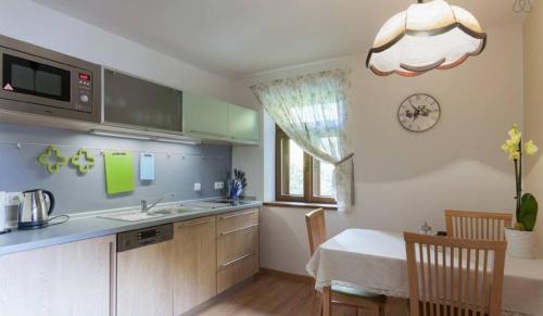 Konyha, Hájovna Bukovec (Hajovna Bukovec) in Bela Pod Bezdezem