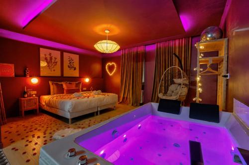 Expérience XXL immersive avec balnéo sauna et clim - Location saisonnière - Villeurbanne