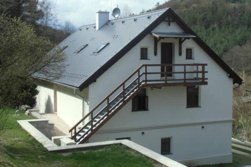A szálláshely kívülről, Hájovna Bukovec (Hajovna Bukovec) in Bela Pod Bezdezem