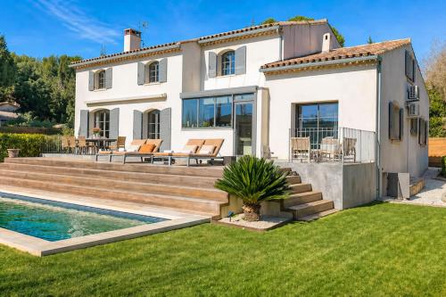 Villa PRESTIGE au cœur des Alpilles piscine & calme absolu - Location saisonnière - Maussane-les-Alpilles