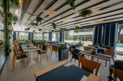 مطعم, Nyota Hotel & Conference Center in Mamaia Beachfront