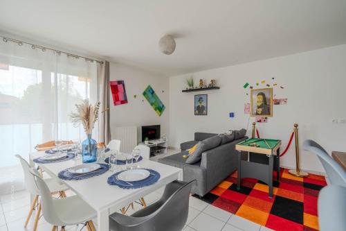 Istaba viesiem, Magic Bricks Disney à 10 min 7 personnes Terrasse Billard Parking Arrivée autonome (Magic Bricks Disney a 10 min 7 personnes Terrasse Billard Parking Arrivee autonome) in Chanteloup-en-Brie