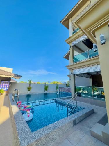 Grand Village Inn in Gunung Raya