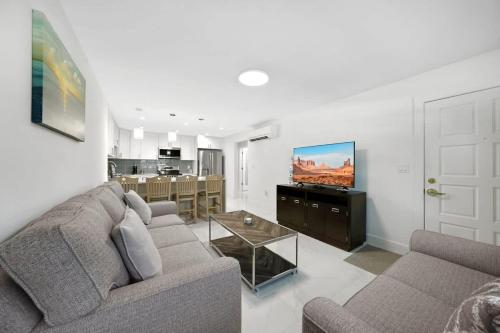East Beach Apart By Pmi Unit 2 in Dania Beach, USA