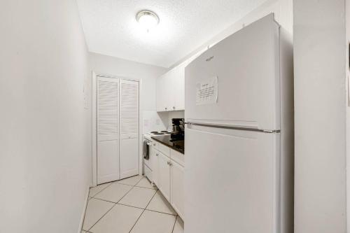Beach Apart By Pmi Unit 4 in West Palm Beach, USA