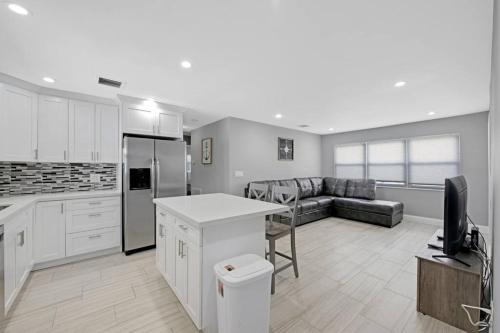 Lake House Unit 1 By Pmi in Davie, USA