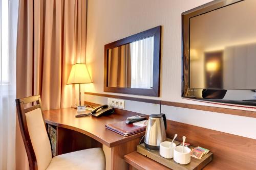 Amber Hotel - image 3