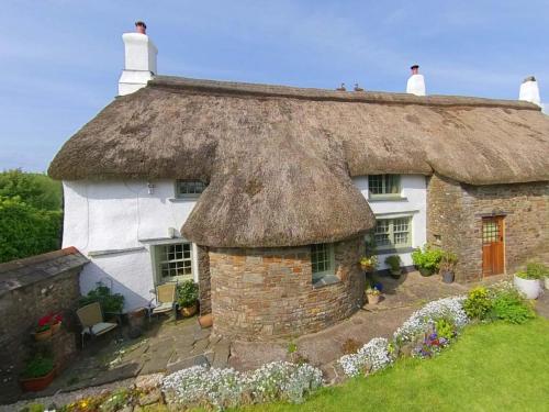 East Titchberry Cottage - Thatched cottage charm in rural North Devon