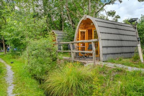 Cozy Lake Pod with shared bathroom near Gstaad gîte à louer Flandre