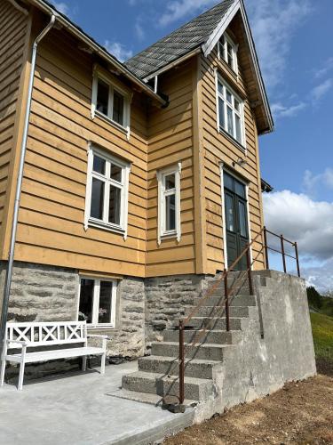Knuttunet Sunnfjord in Бігстад