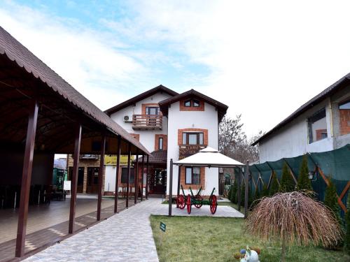 7 bedrooms, 11 beds