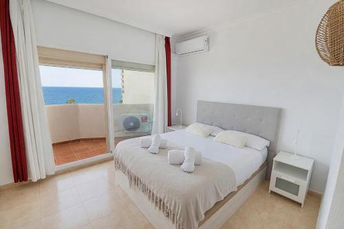 Ocean views and water park in Benal beach
