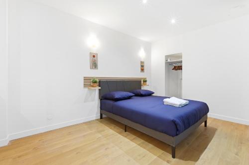 Spacious 4BR Paris Charm in Paris 8 with Netflix - image 6