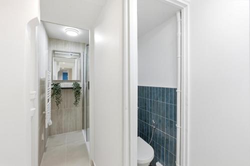 Spacious 4BR Paris Charm in Paris 8 with Netflix - image 8