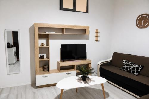 Champs Spacious Apartment - image 4