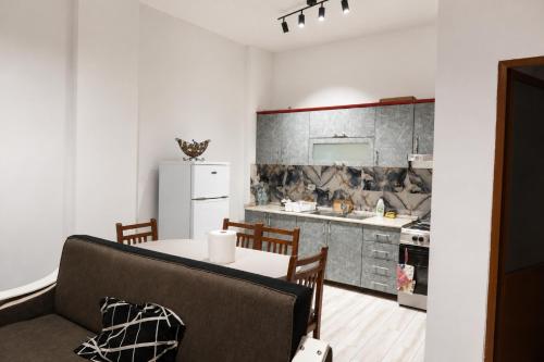 Champs Spacious Apartment - image 2
