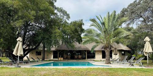 Mziki Safari Lodge in Beestekraal