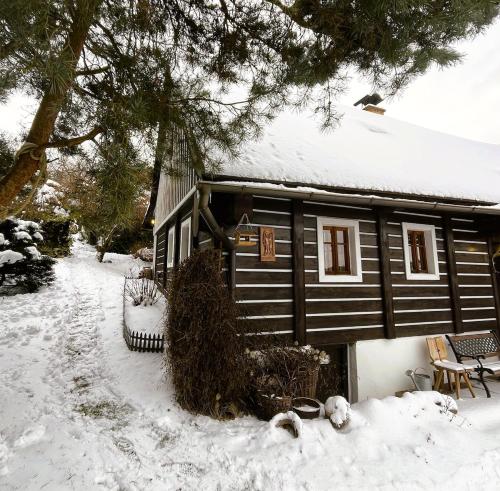 Stylová roubenka u svatého Huberta v Podkrkonoší (Stylova roubenka u svateho Huberta v Podkrkonosi) in Benešov u Semil