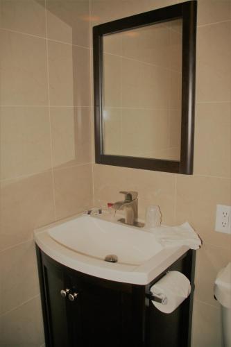 Capri Apartments Image 17