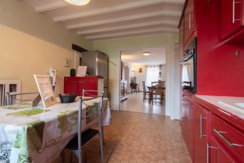 La Maison Familiale -Terrasse & Parking Privé (La Maison Familiale -Terrasse & Parking Prive) in Берзе-ла-Віль