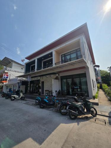 Samed Town(เสม็ดทาวน์) near Ao Phai