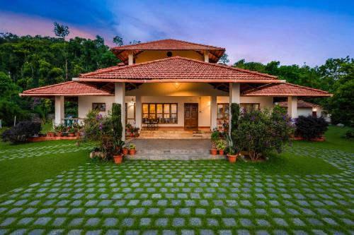 ELIVAAS Signature Mercara Hill 3 BHK Pet-Friendly Retreat With Private jacuzzi, Outdoor Seating, Ver - Coorg