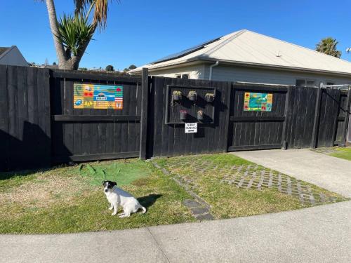 Brookfield Breakaway -2 bedrooms in house in Matua