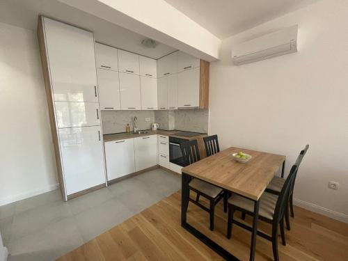 Apartments Visi Monte in Будва