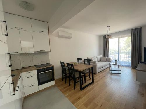 Apartments Visi Monte in Будва