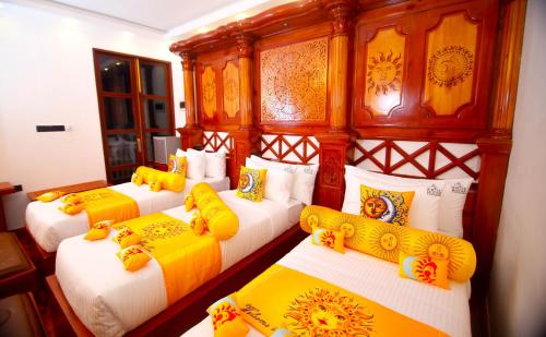 3 twin beds