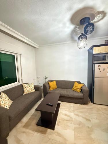 Prime Location! Bright Flat near University St - image 7