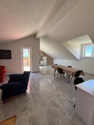 Casa del sole in Монтекорвіно-Ровелла